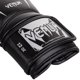 thumbnail image 3 of Guantes de boxeo Venum Giant 3.0 de piel de napa, 10 oz, color negro y plateado, 3 of 4