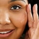thumbnail image 4 of Suero Hidratante First Aid Beauty Ultra Reparador con Ácido Hialurónico para Piel Sensible, 4 of 8