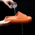 thumbnail image 2 of Sandalias antideslizantes gruesas de secado rápido universales, sandalias de baño para amantes, sandalias de interior de moda para el hogar, chanclas para suelo Feliz Sencillez, 2 of 4
