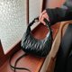 thumbnail image 3 of Bolso de mano plisado de alta gama, nuevo modelo 2025, de estilo extranjero, versátil, de estilo pequeño y bandolera., 3 of 5
