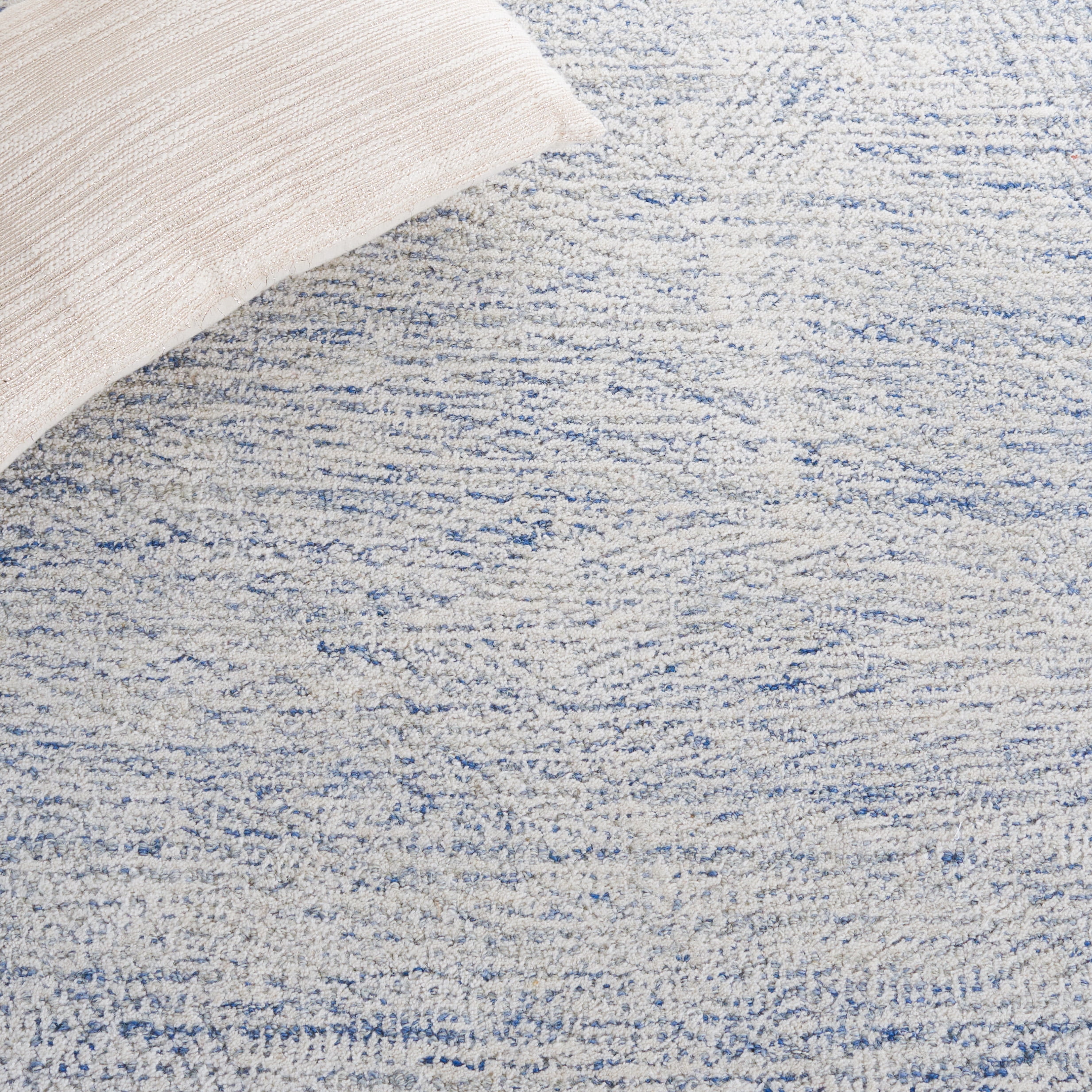 SAFAVIEH Metro Patricia Distressed Area Rug, Blue/Ivory, 5' x 8'