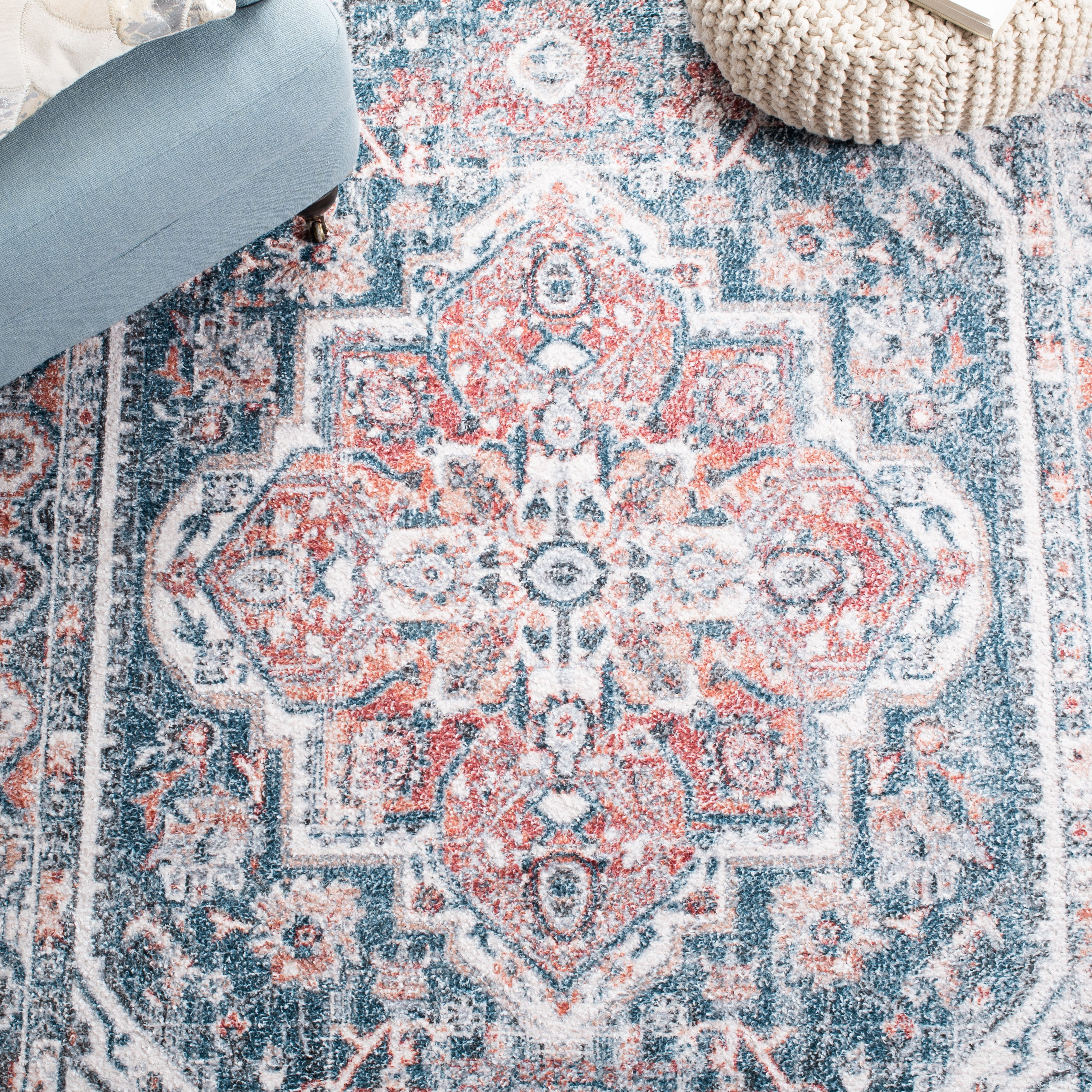 SAFAVIEH Classic Vintage Blake Medallion Area Rug, Blue/Red, 8' x 10'