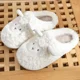 thumbnail image 1 of Zapatillas de oveja bonitas antideslizantes con plataforma gruesa de invierno para hombre, sandalias cálidas de algodón con piel para interiores, zapatos de dibujos animados para parejas y mujeres, 1 of 5