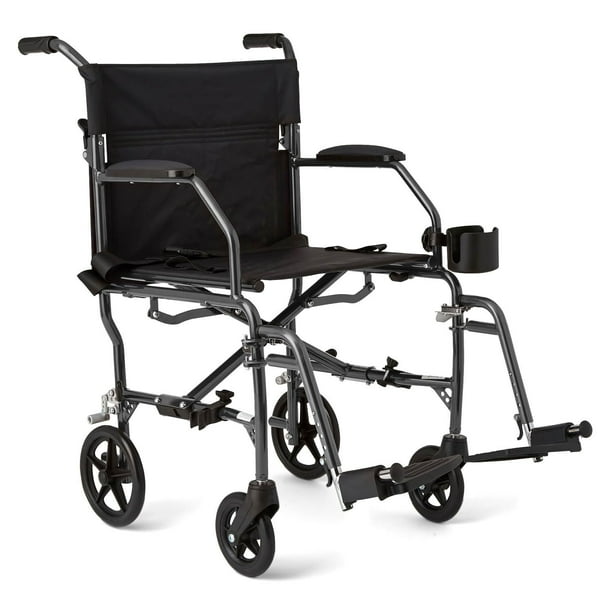 Silla de ruedas de transporte ultraligera Medline, asiento de 48 cm de ancho, plegable con brazos de altura de escritorio, armazón plateado metálico. Ligera, compacta y portátil.