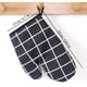 thumbnail image 4 of Guante de horno profesional Guante de cocina negro Guantes de horno Guantes de horno Guantes de horno Guantes de horno aislados Guantes de horno resistentes al calor Guantes de horno de, 4 of 7