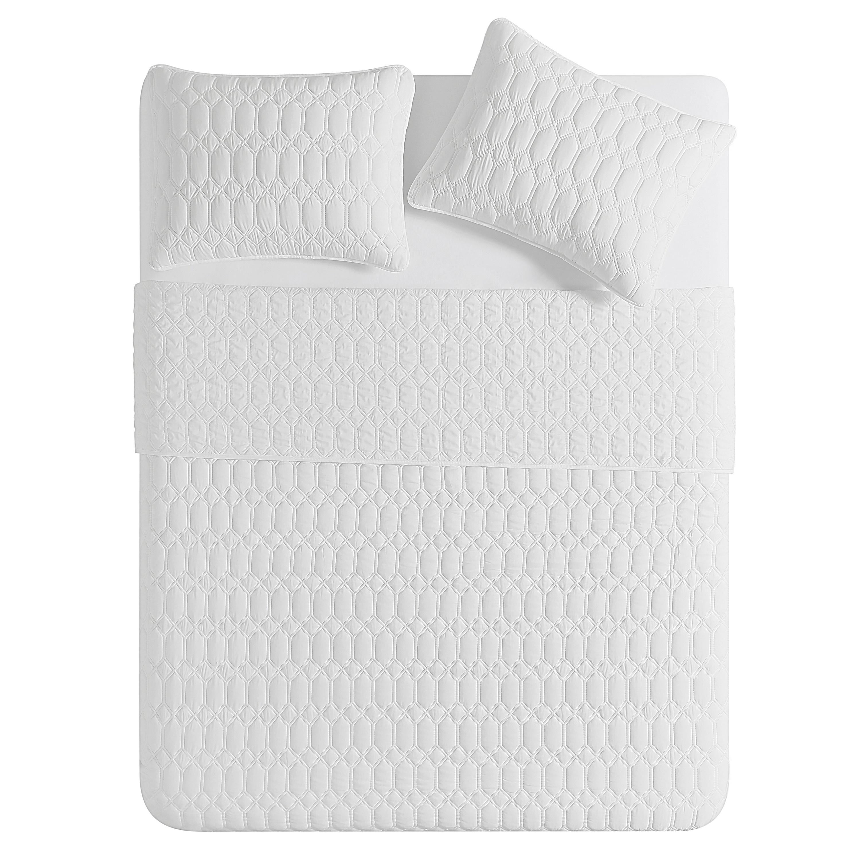 VCNY Home Diamond 3-Piece White Textured Pinsonic Quilt Set, King, Adult, Unisex