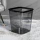 thumbnail image 1 of Basurero pequeño de plástico transparente con anilla de presión para baño, dormitorio, cocina, residencia universitaria y oficina. Transparente (gris)., 1 of 5