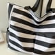 thumbnail image 4 of Bolso Mano A Rayas para Mujer Color en Informal (), 4 of 9