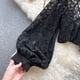 thumbnail image 5 of Blusa de encaje transparente sin espalda para mujer: top corto ajustado con detalle de lazo para otoño, camisa versátil y elegante para superponer., 5 of 7