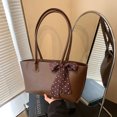 thumbnail image 3 of Bolso de mano sencillo con textura retro de alta calidad para mujer, bolso de hombro versátil de gran capacidad, nueva tendencia de moda 2025, 3 of 5