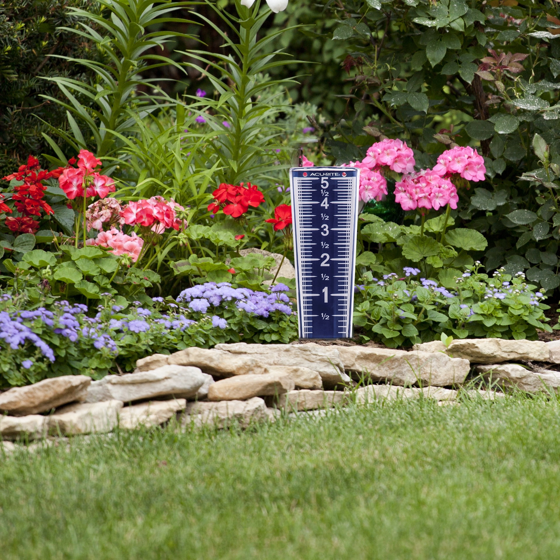 AcuRite 5-inch Blue Capacity Magnifying Rain Gauge (2" x 2.8" x 12.5")