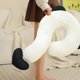 thumbnail image 4 of Almohada Refrescante de Seda de Hielo con Forma de Signo de Interrogación, Ideal para La Oficina, Siestas, Estudiantes, Viajes En Coche o Como Almohada Cervical. También Sirve Como Regalo., 4 of 6