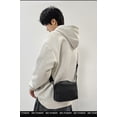 thumbnail image 2 of Bandolera impermeable de nailon para hombre, talla pequeña, color negro, 2 of 2