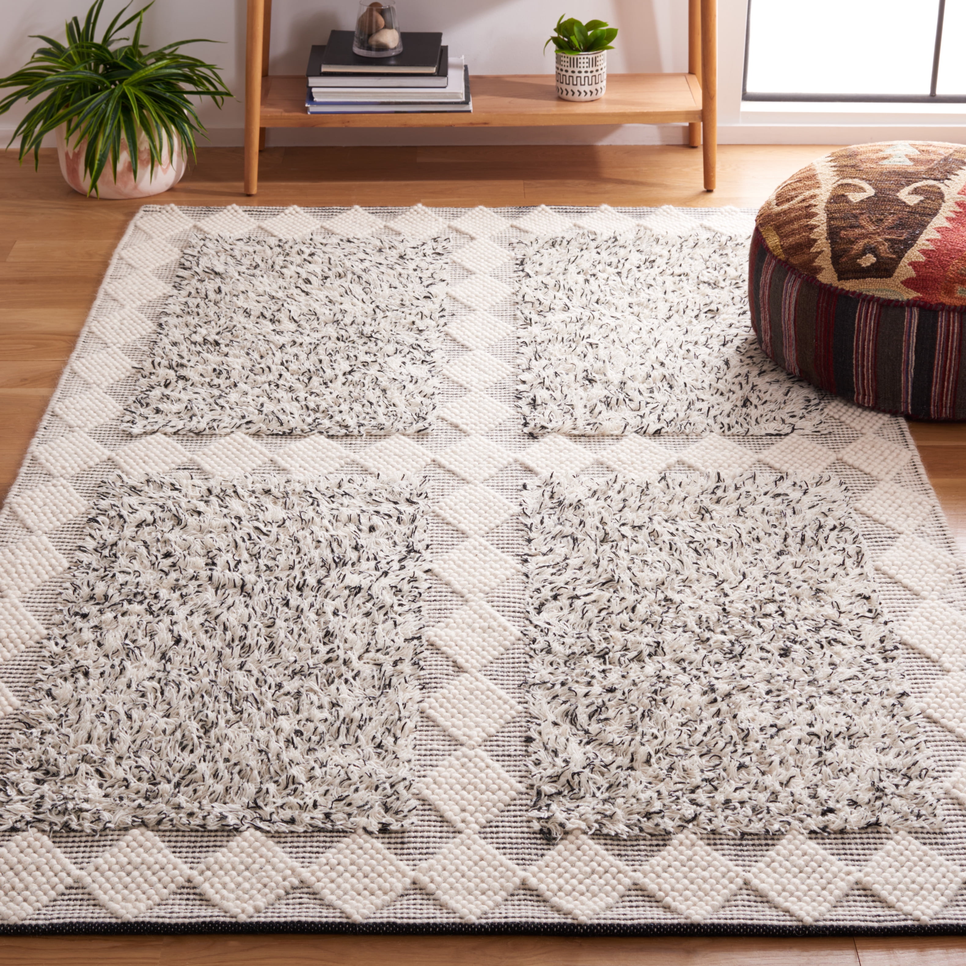 SAFAVIEH Natura Raleigh Geometric Area Rug, Black/Ivory, 3' x 5'