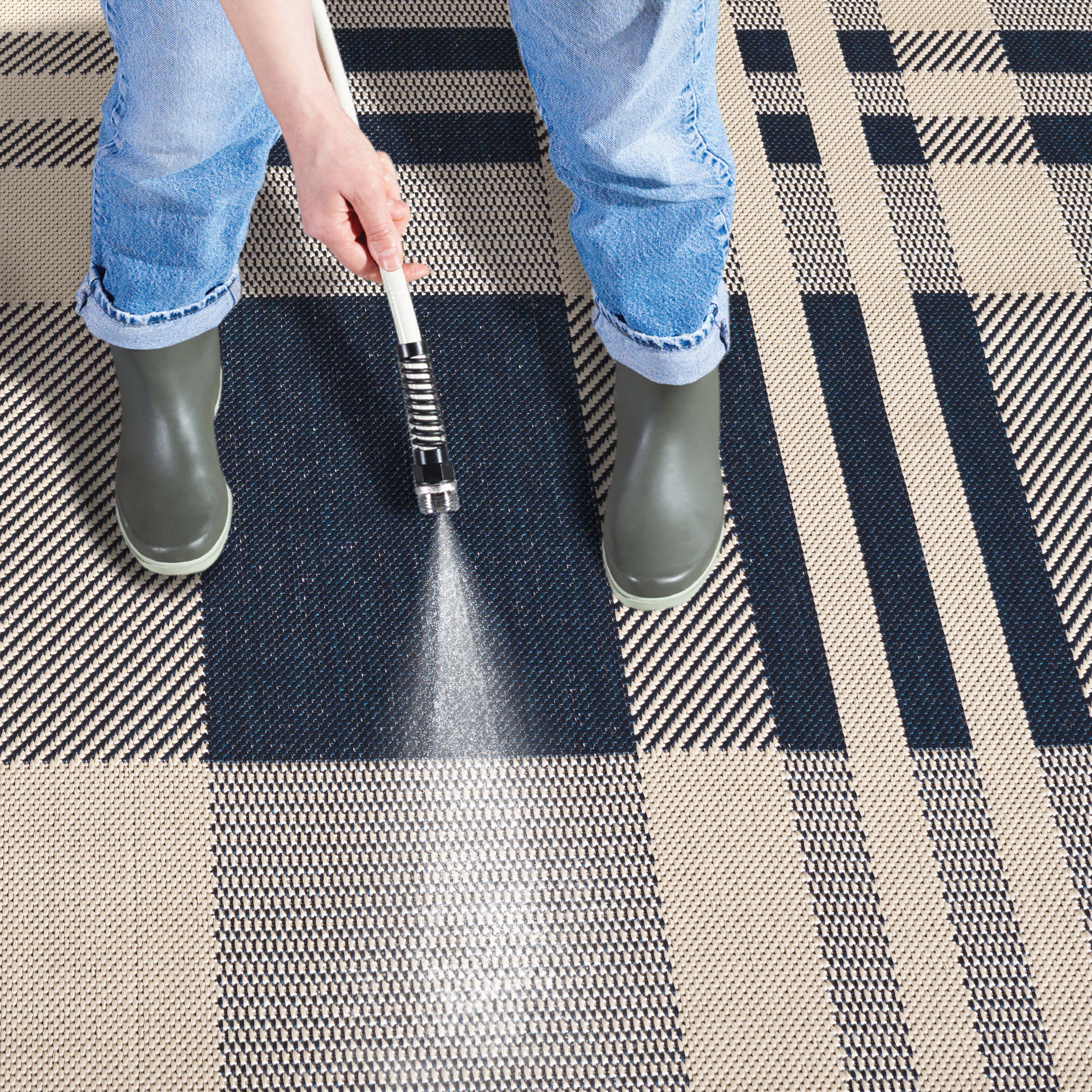 Safavieh Courtyard Benjamin Plaid Indoor/Outdoor Area Rug, Navy/Beige, 6'7" x 6'7" Square