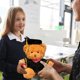 thumbnail image 1 of Juguete de peluche de oso de graduación | Gorro y bata de médico | Animal de peluche | Tela de poliéster suave | Gafas y pergamino detallados | Regalo conmemorativo | Muñeca decorativa | 13.7, 1 of 7