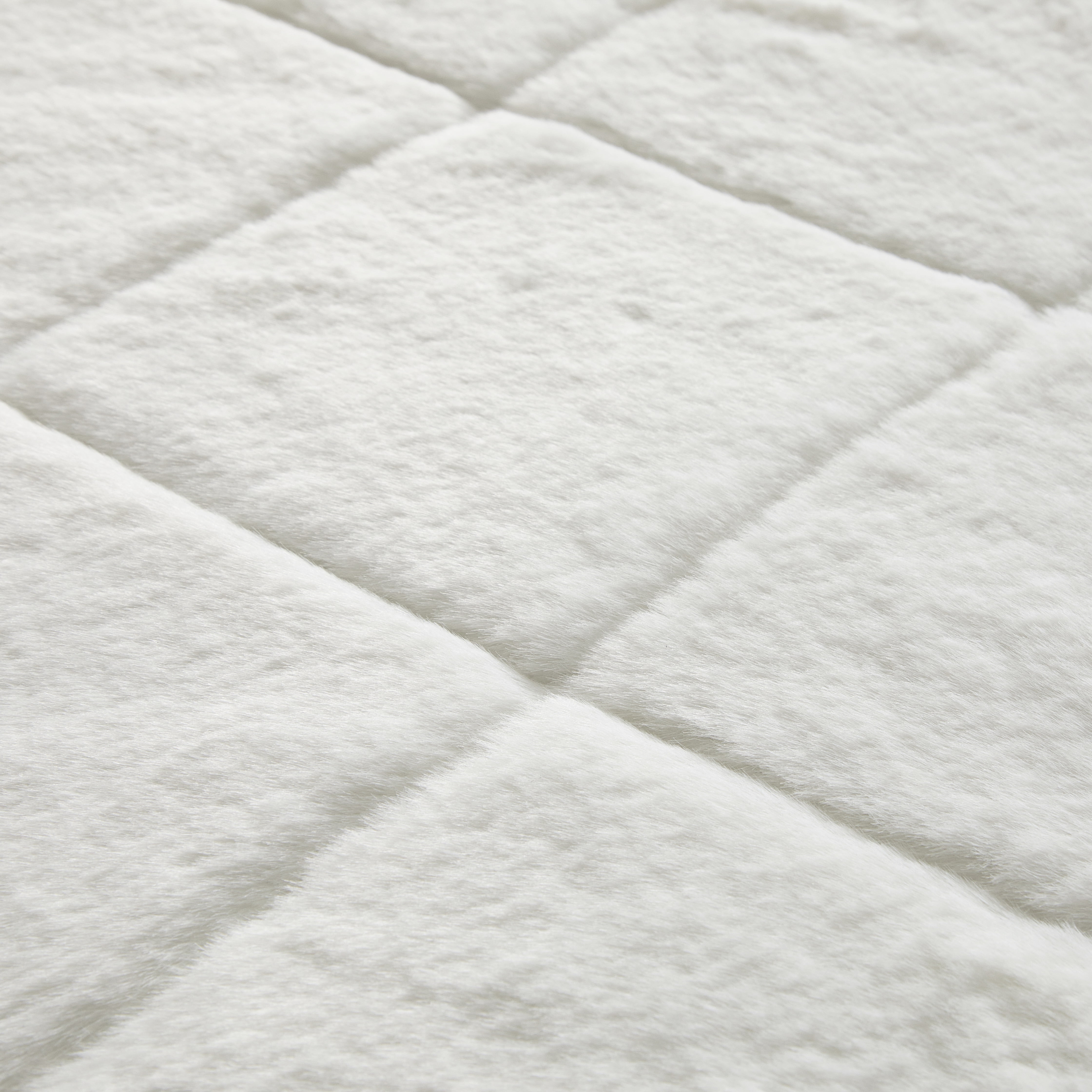 Better Homes & Gardens Diamond Fur Rug For Adults, White, 5'x7'