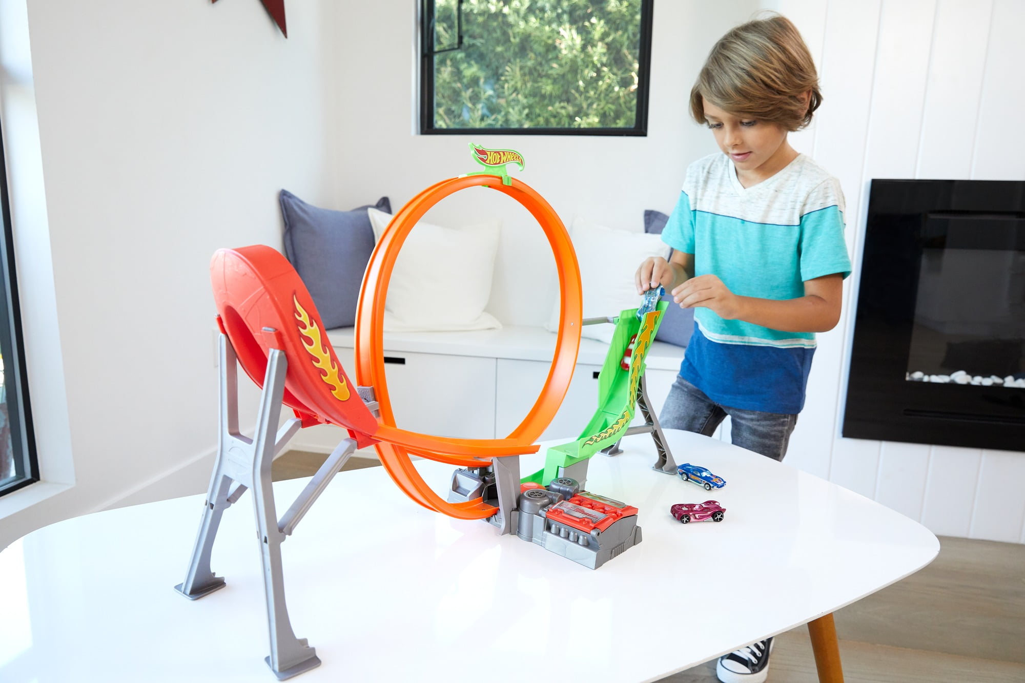 hot wheels power shift raceway track & 5 race vehicles set