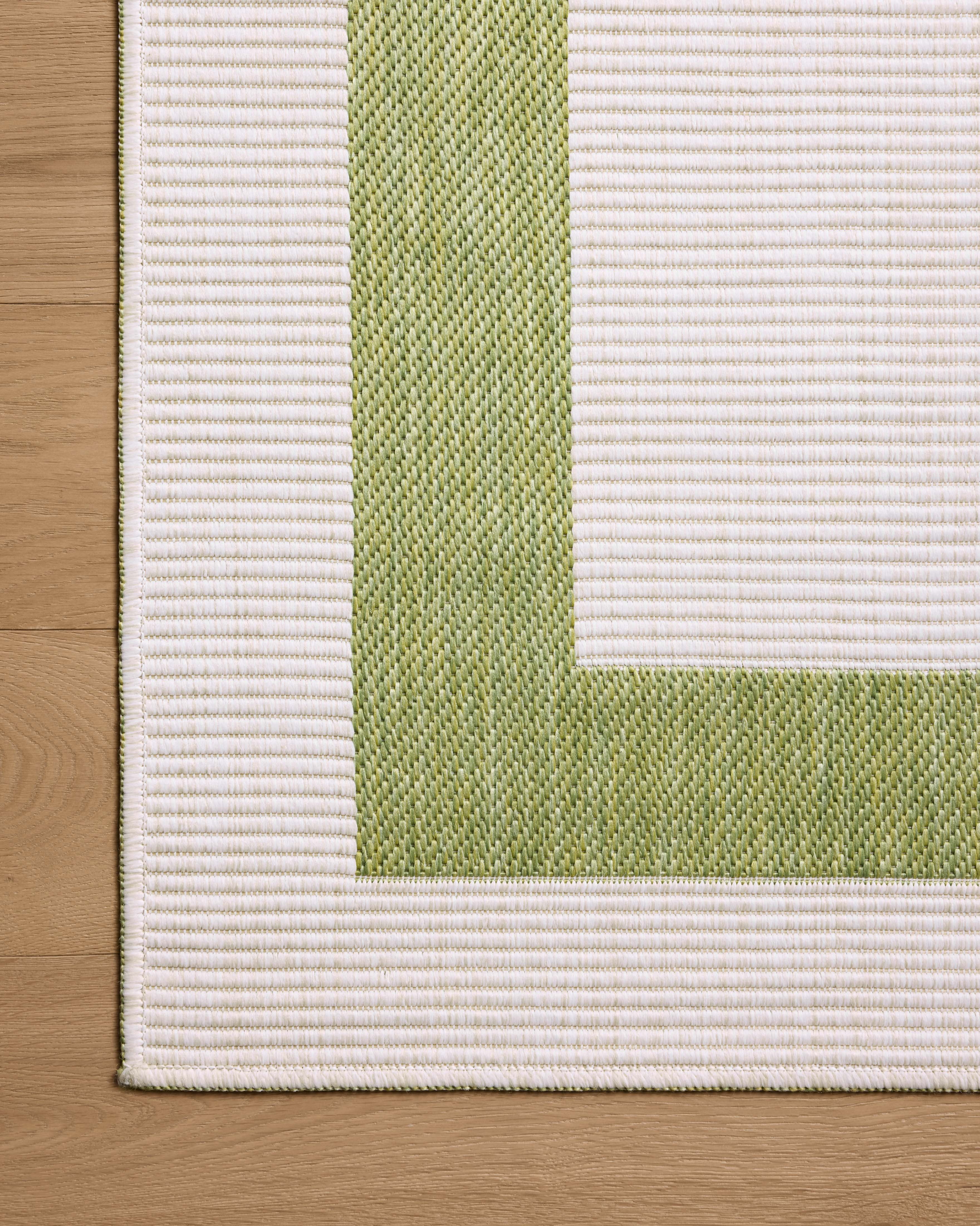 Indoor Outdoor Rug 4x6, Reversible, Loloi Easton Green / Ivory (4' x 6')