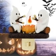 thumbnail image 2 of Luz de noche parpadeante con forma de fogata fantasma - 2 fantasmas asando malvaviscos en la fogata, luces de noche LED de 5 pulgadas para fogata, decoración divertida de Halloween, luz de noche de ma, 2 of 7
