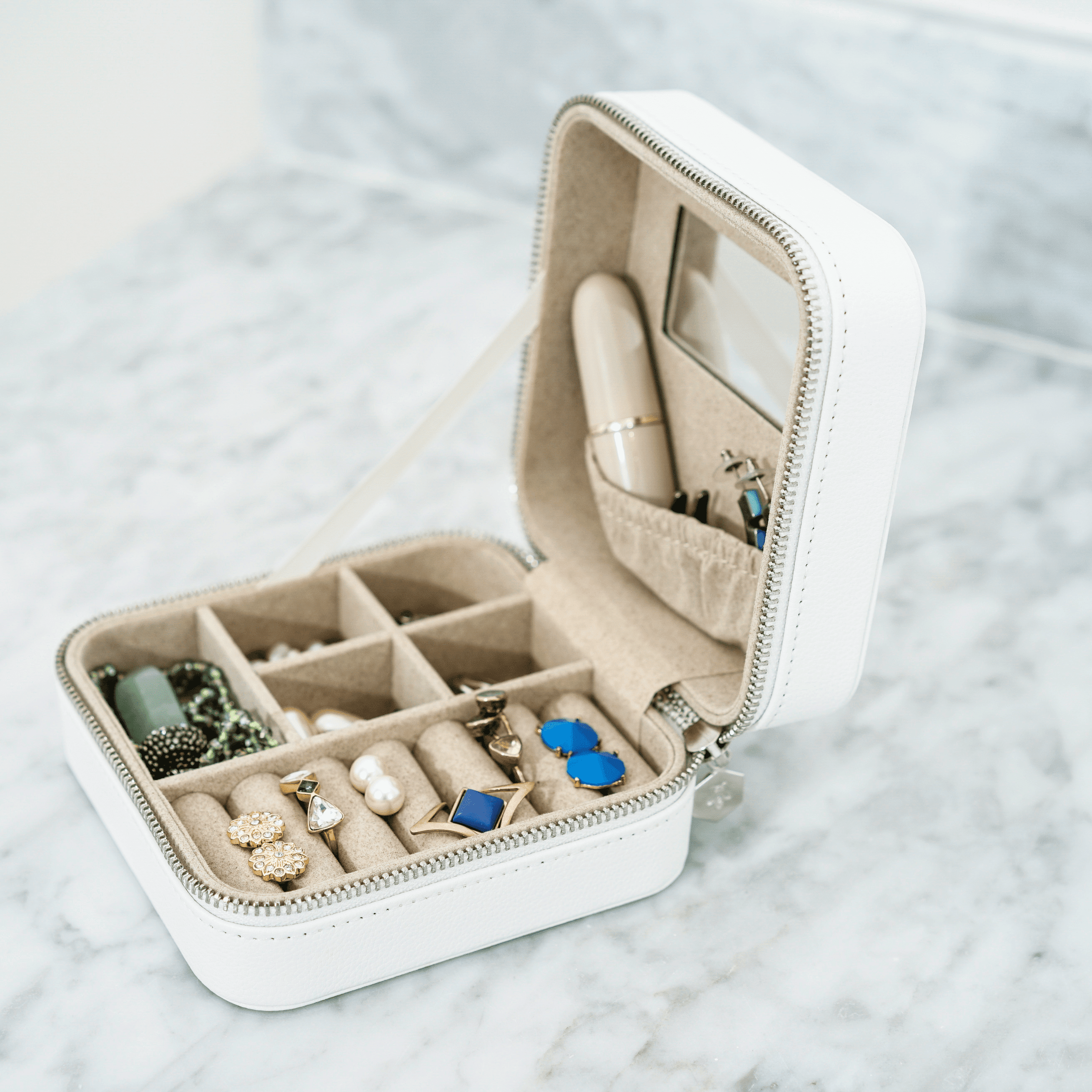 hives and honey travel jewelry case