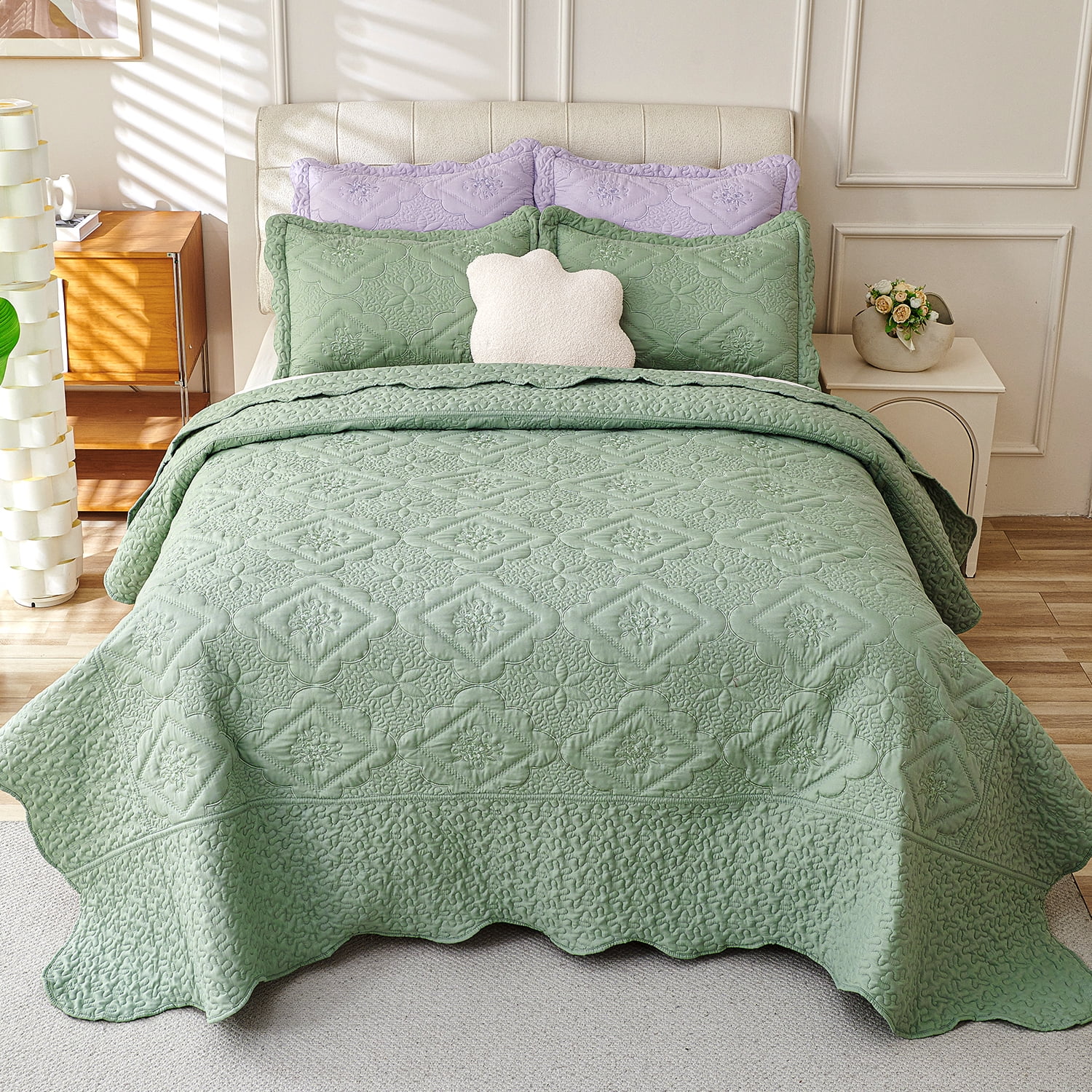 Evenhug Floral Embroidery Quilt Set,3-Piece King Diamond Floral Pattern Bedding Set,Soft Lightweight Bedspread for All Season(Green,102"x90")