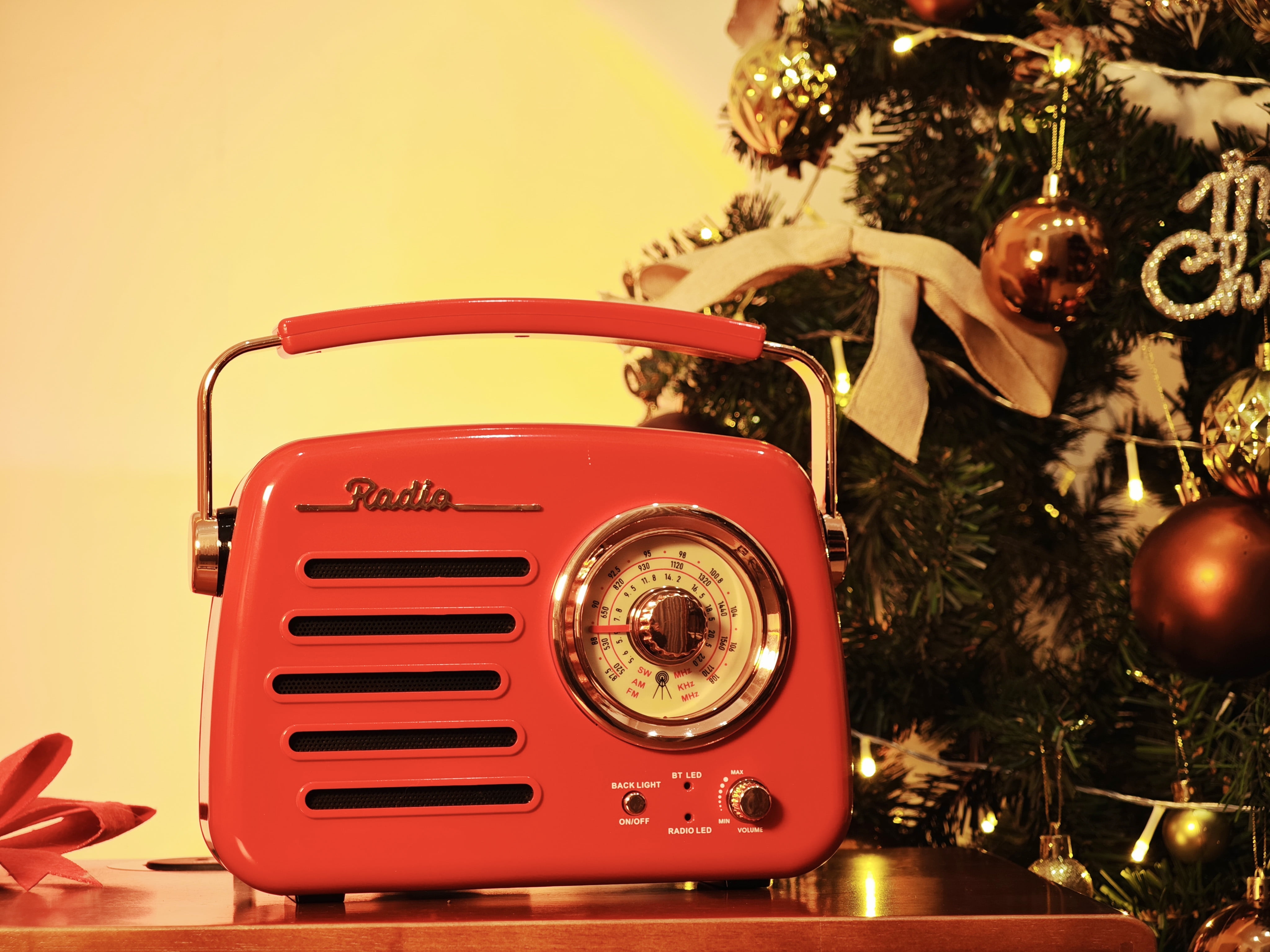 Retro Backlit AM FM Shortwave Radio, Great Receiver Bluetooth Speaker Battery or Plug in Wall, Support USB Drive/TF Card, Good Sound for Family or Friend for Home/Outdoor(Red)