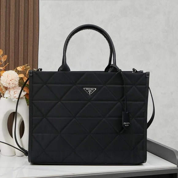 Pra-da Pra-da The exquisite design is interpreted with reverse stitching, creating a soft and rounded modern shape. Adding lightness, modern and sophisticated style.