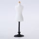 thumbnail image 5 of Soporte de exhibición Ropa de vestir Sunnimix Maniquí 1:12 Dollhouse Negro Blanco, 5 of 6