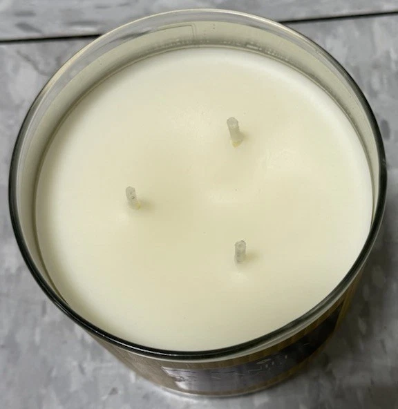 Bath & Body Works 3 Wick Candle Vanilla Cafe