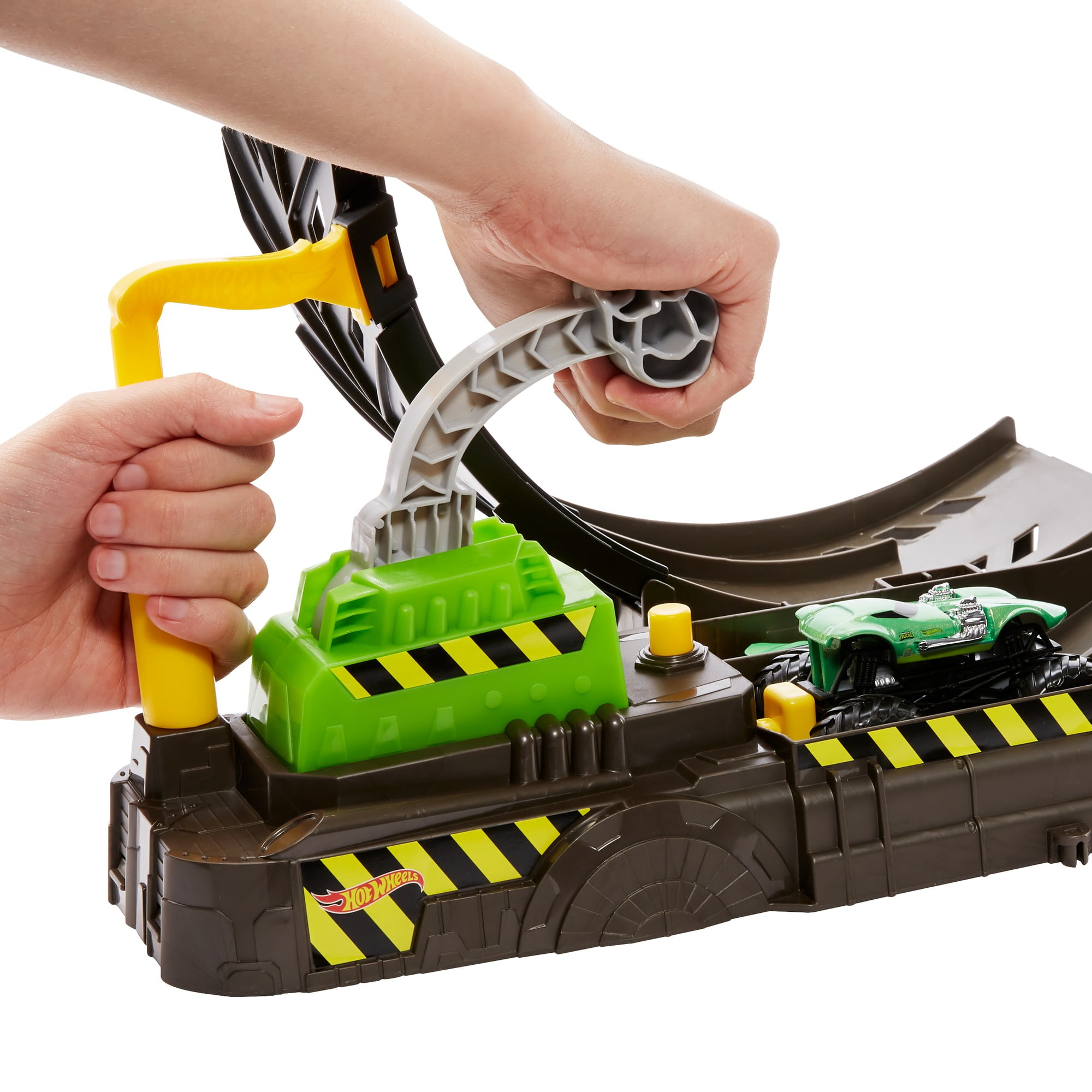 hot wheels monster trucks epic loop challenge playset