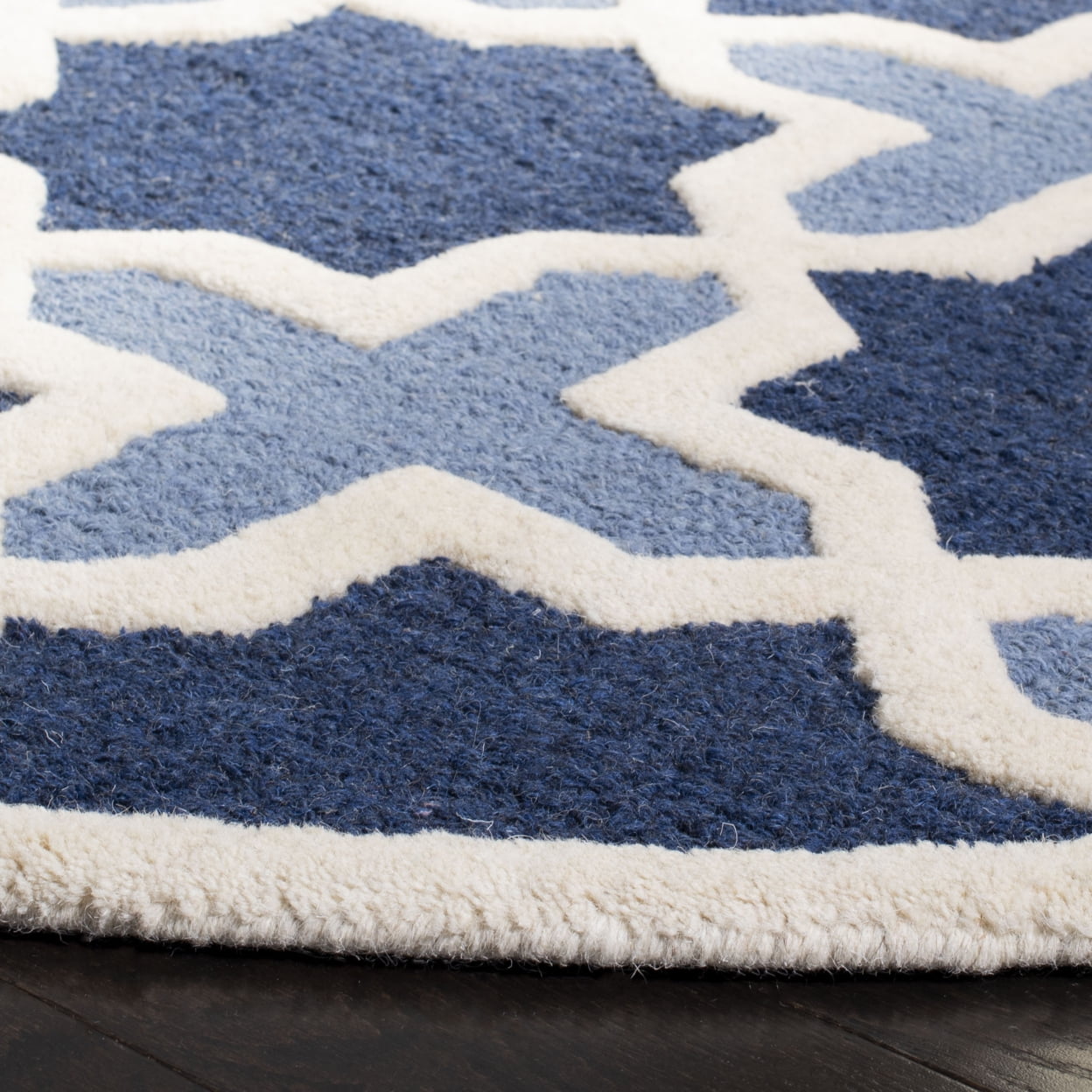 SAFAVIEH Cambridge Lincoln Geometric Wool Area Rug, Blue/Ivory, 4' x 6'