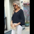 thumbnail image 4 of Camiseta de Mujer con Cuello en V, Mangas 3/4 con Volantes y Ojales, Blusa Informal, Estilo Túnica, Tendencia 2025 Negro XXL, 4 of 9