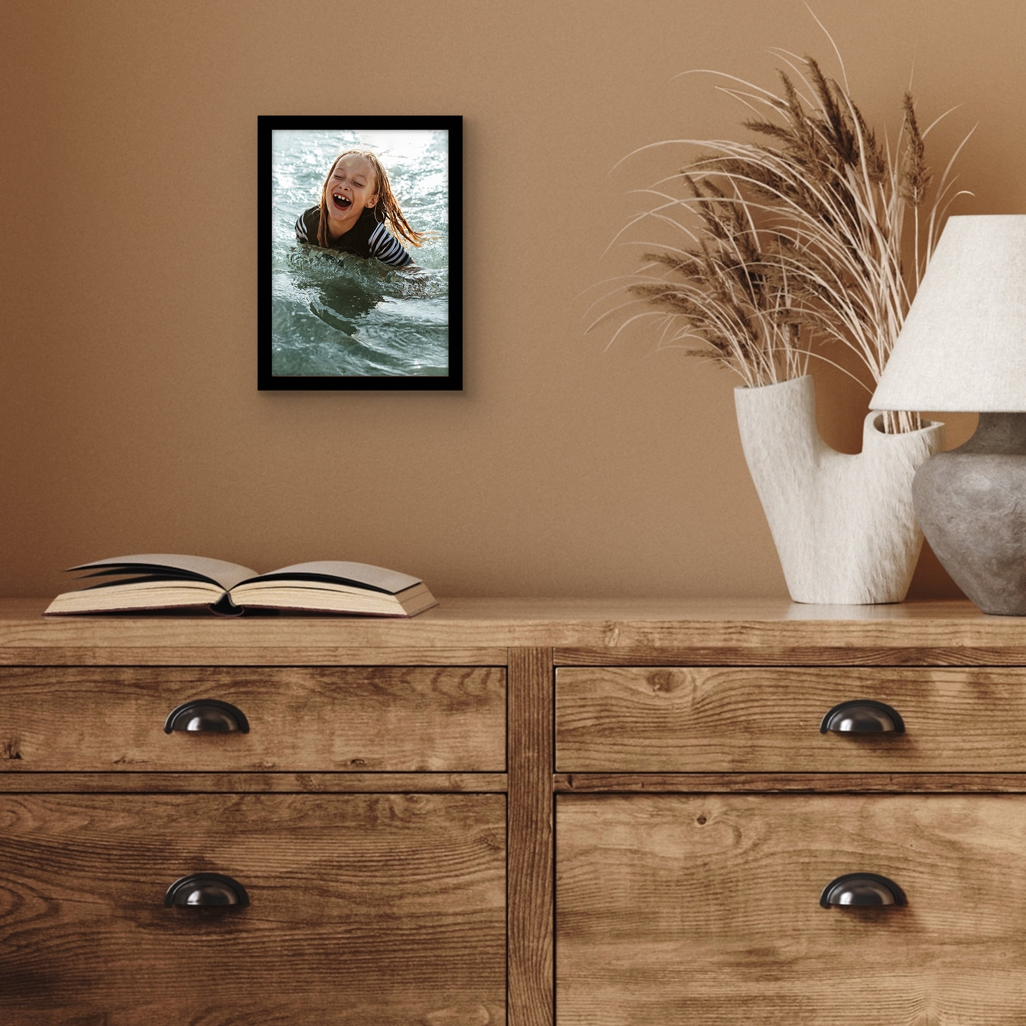 Americanflat 5x7 Picture Frame with Shatter-Resistant Glass Streamline Collection Thin Border Photo - Black