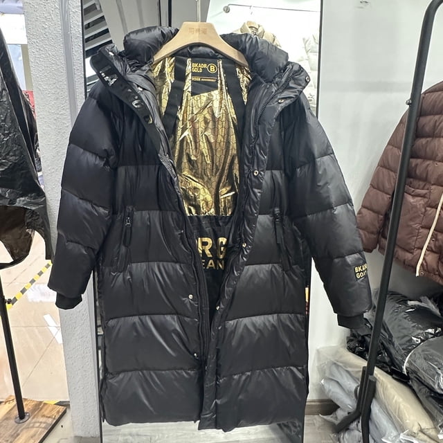 Chaqueta de plumón de ganso de invierno de estilo coreano de alta gama negra y dorada, chaqueta larga hasta la rodilla gruesa para hombres y mujeres, chaqueta a prueba de viento con capucha