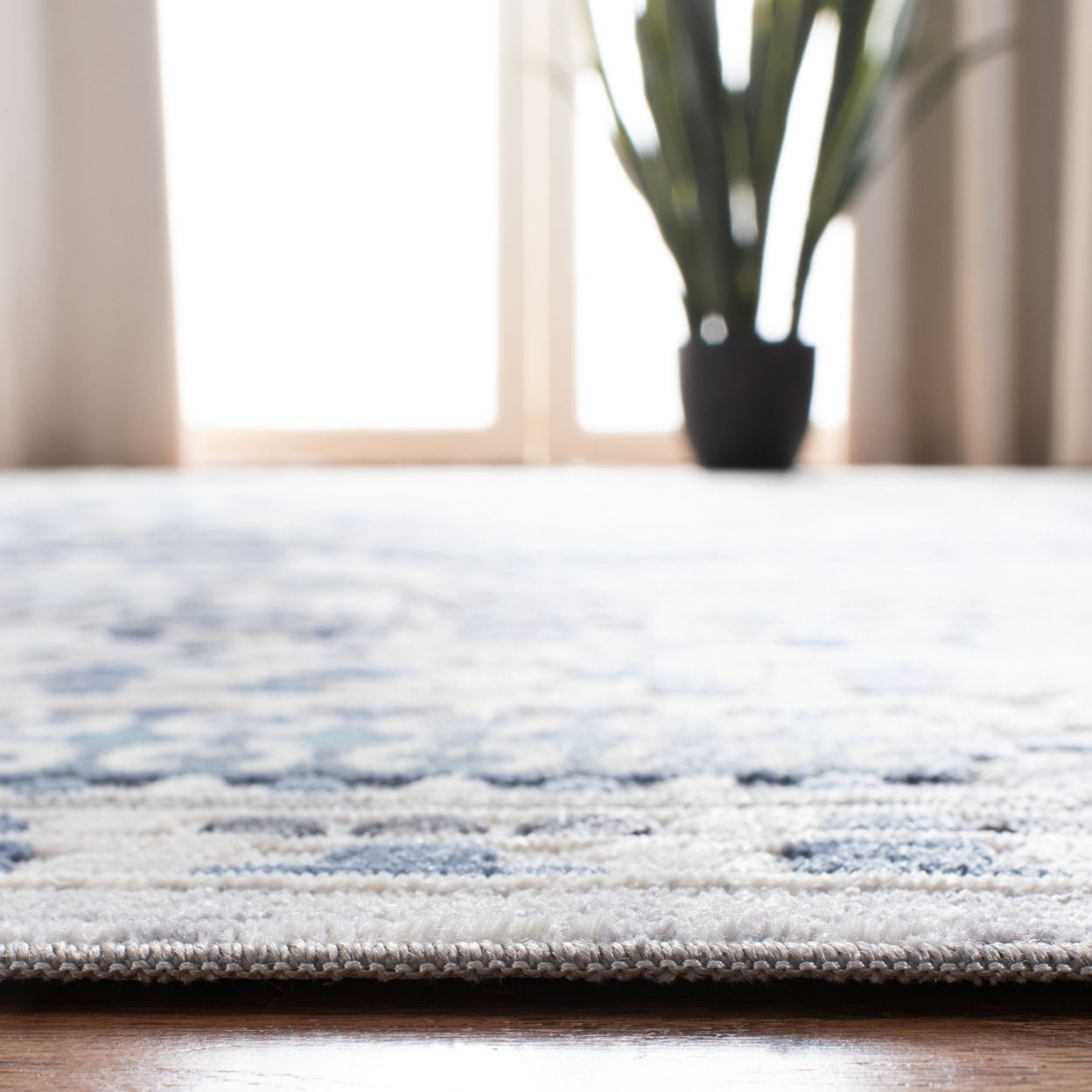 SAFAVIEH Aria Kristal Floral Bordered Area Rug, Grey/Cream, 4' x 6'