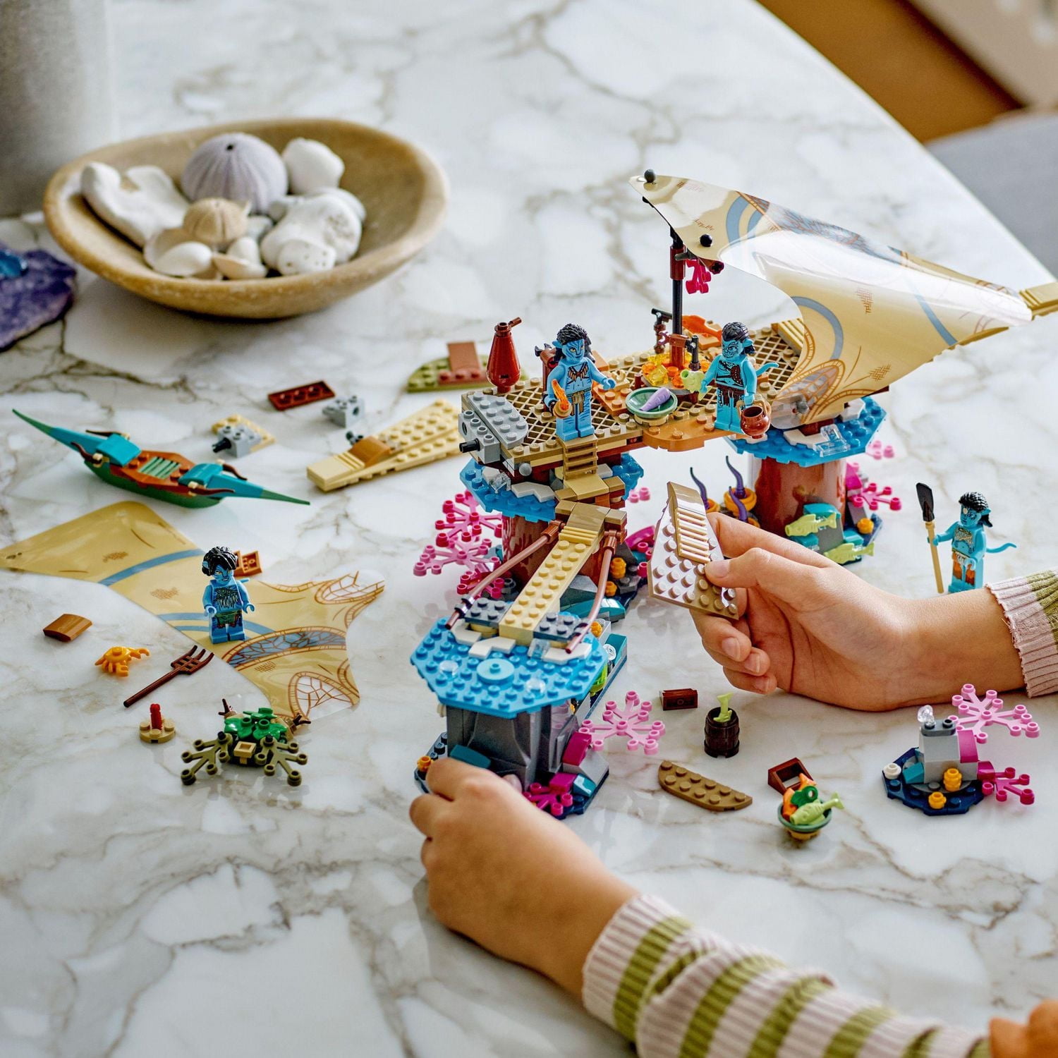 LEGO Avatar: The Way of Water Metkayina Reef Home 75578, Building Toy Set with Village, Canoe, Pandora Scenes, Neytiri and Tonowari Minifigures
