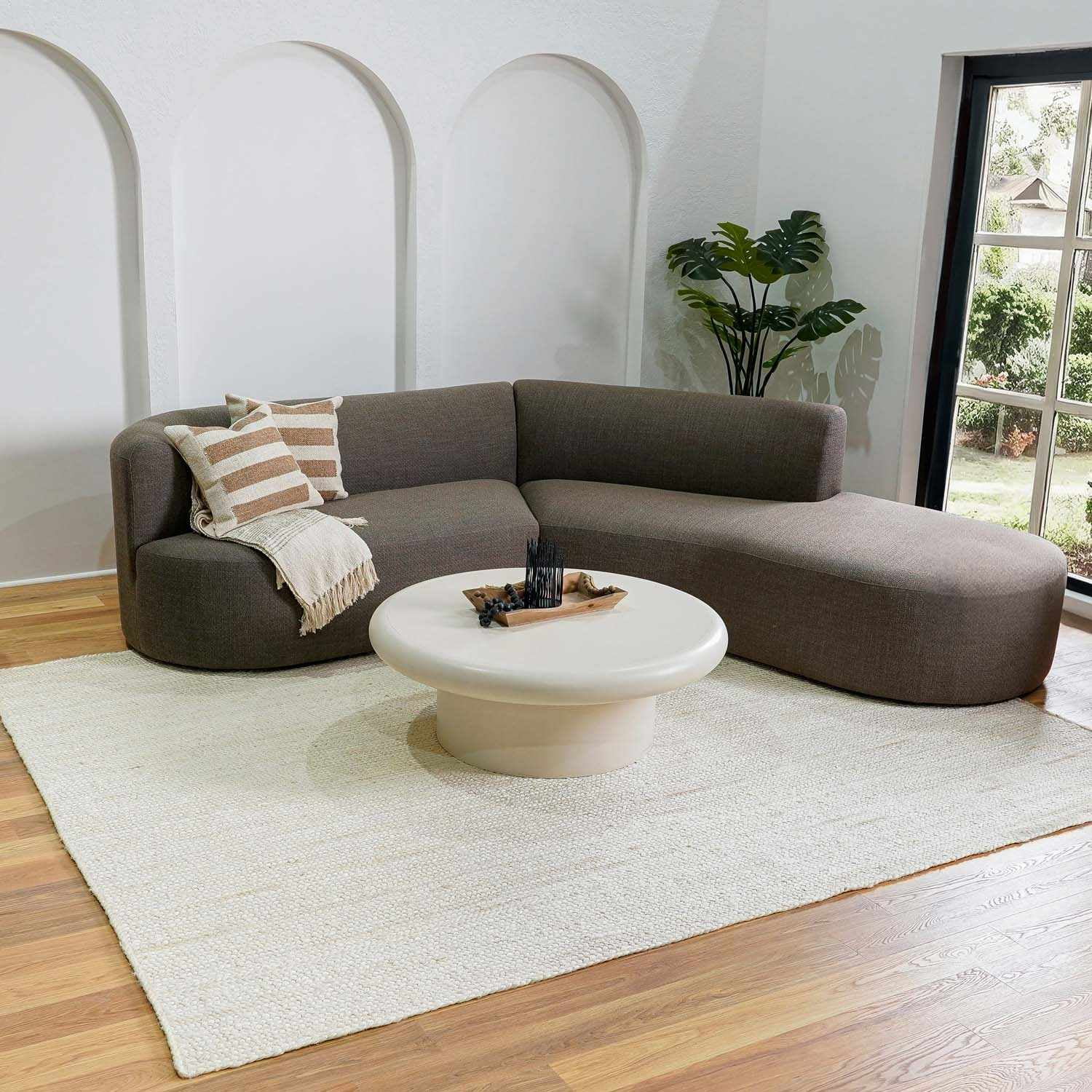 BoutiqueRugs Pangnirtung Traditional, Transitional Area Rug - Cream - 5' x 7'6"
