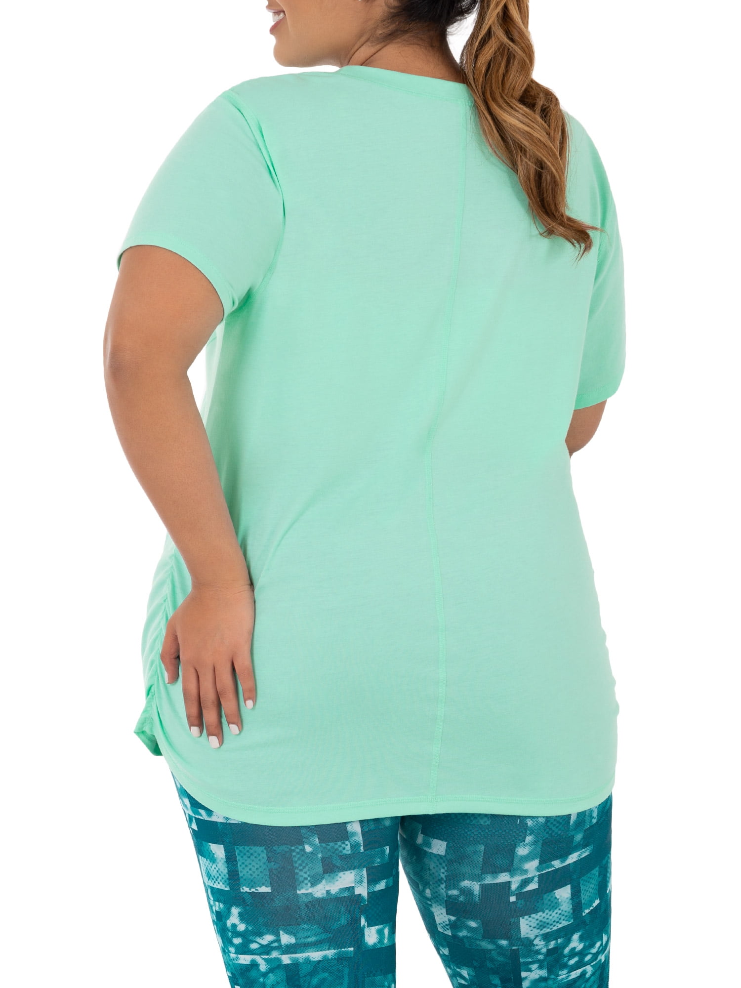 Terra Sky Women's Plus Size Scoop Neck Graphic Tee 