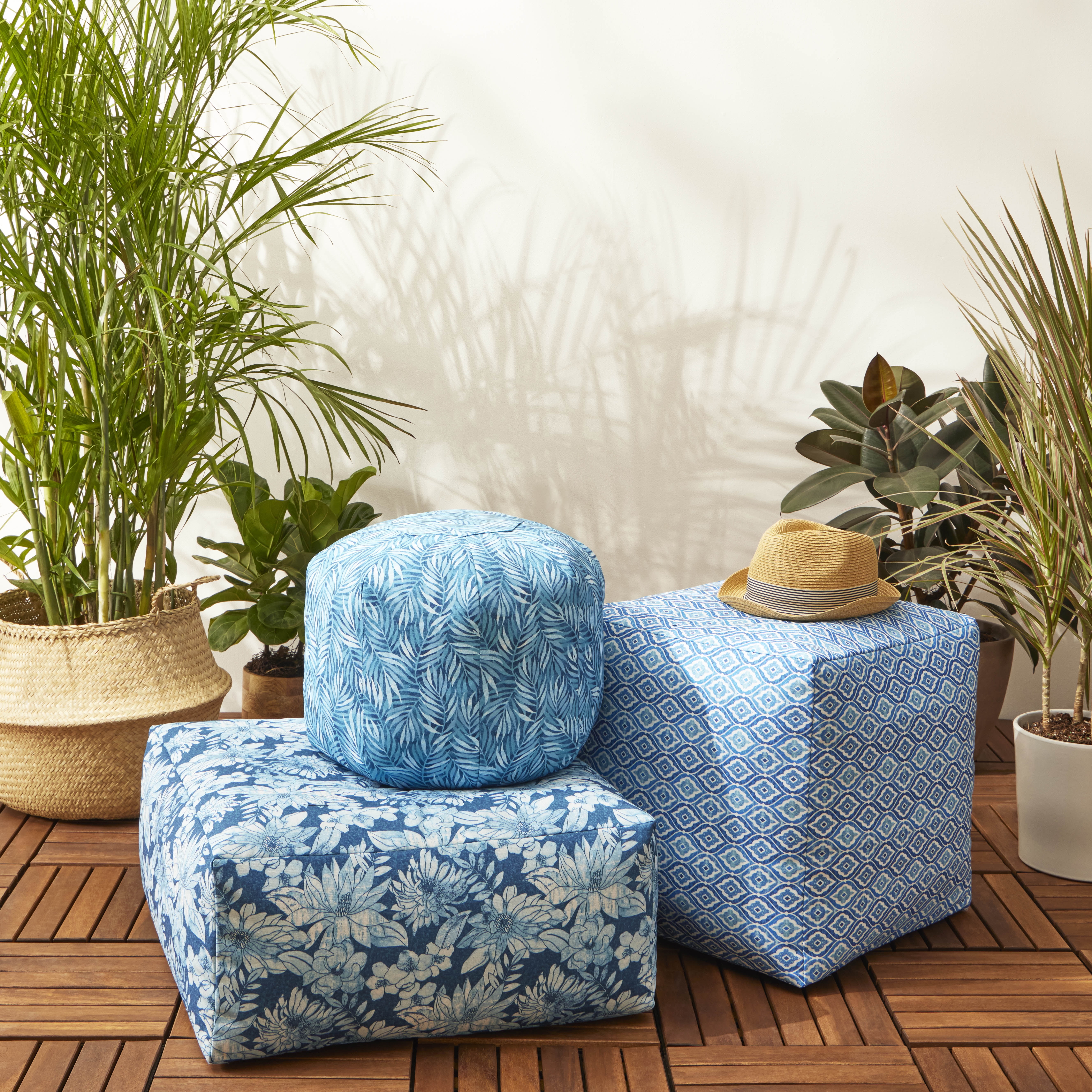 Waverly Inspirations, Home Decor, 100% Polyester, Water/Stain Resistant, Indoor/Outdoor Fabric - Print Width 54 Inch, Palm Beach, Blue, Cut by Yard
