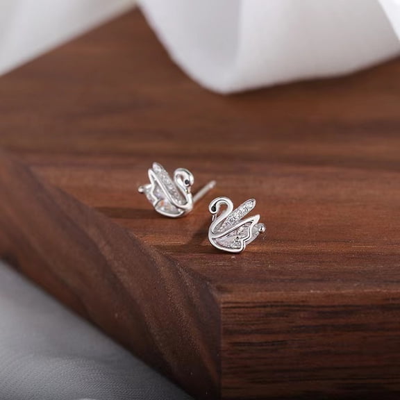 Leander 999 sterling silver swan earrings, a statement earring for summer, offer ultimate luxury, a simple and stylish design, and complement any outfit, perfect for everyday wear.