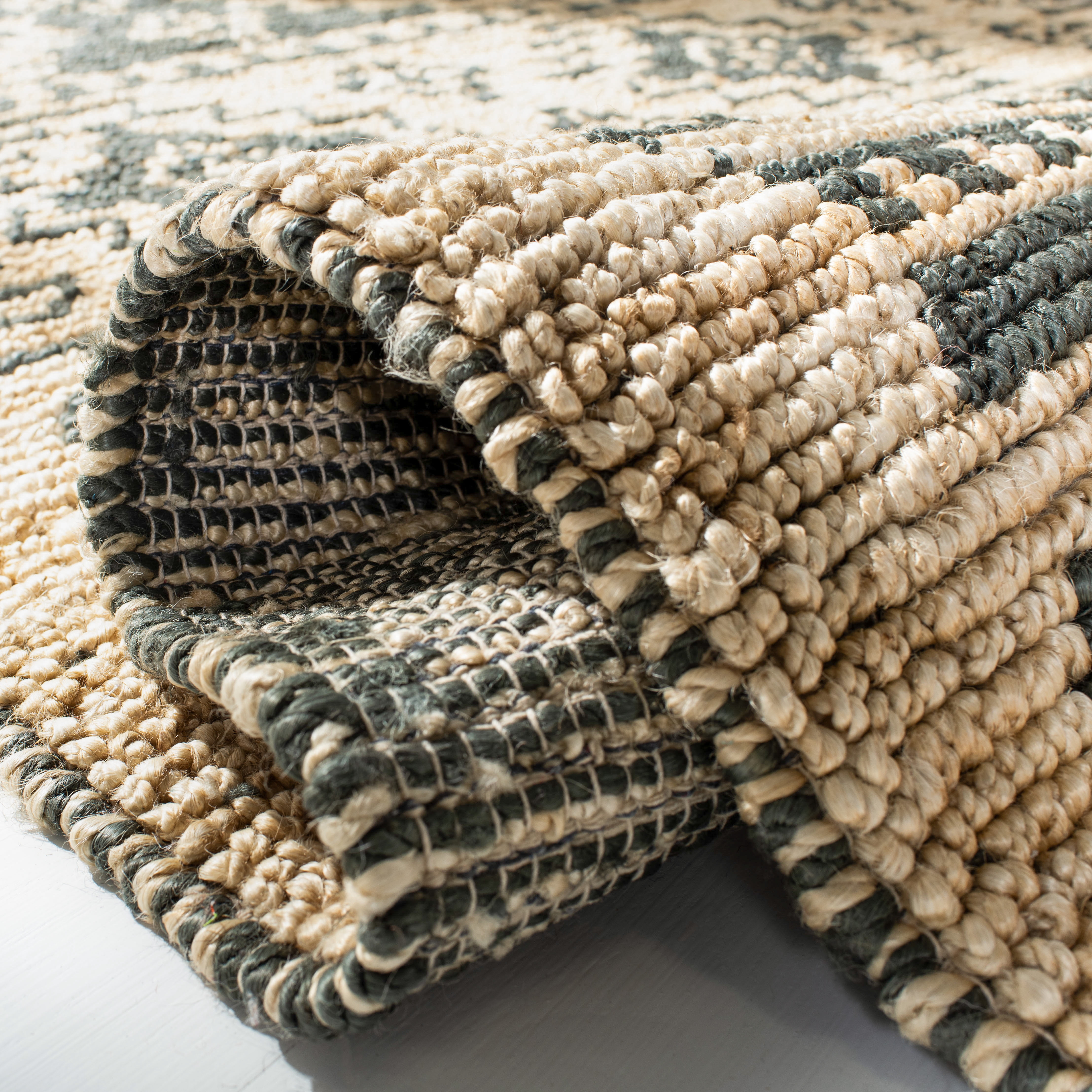 SAFAVIEH Bohemian Balfour Aztec Area Rug, Gray/Beige, 6' x 6' Round