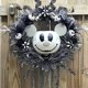 thumbnail image 1 of Decoración de corona de calabaza, corona de Halloween de otoño, decoración de la puerta principal de calabaza de otoño, corona de calabaza de acción de gracias de otoño, blanco y negro oso de fresa Electrónica, 1 of 5