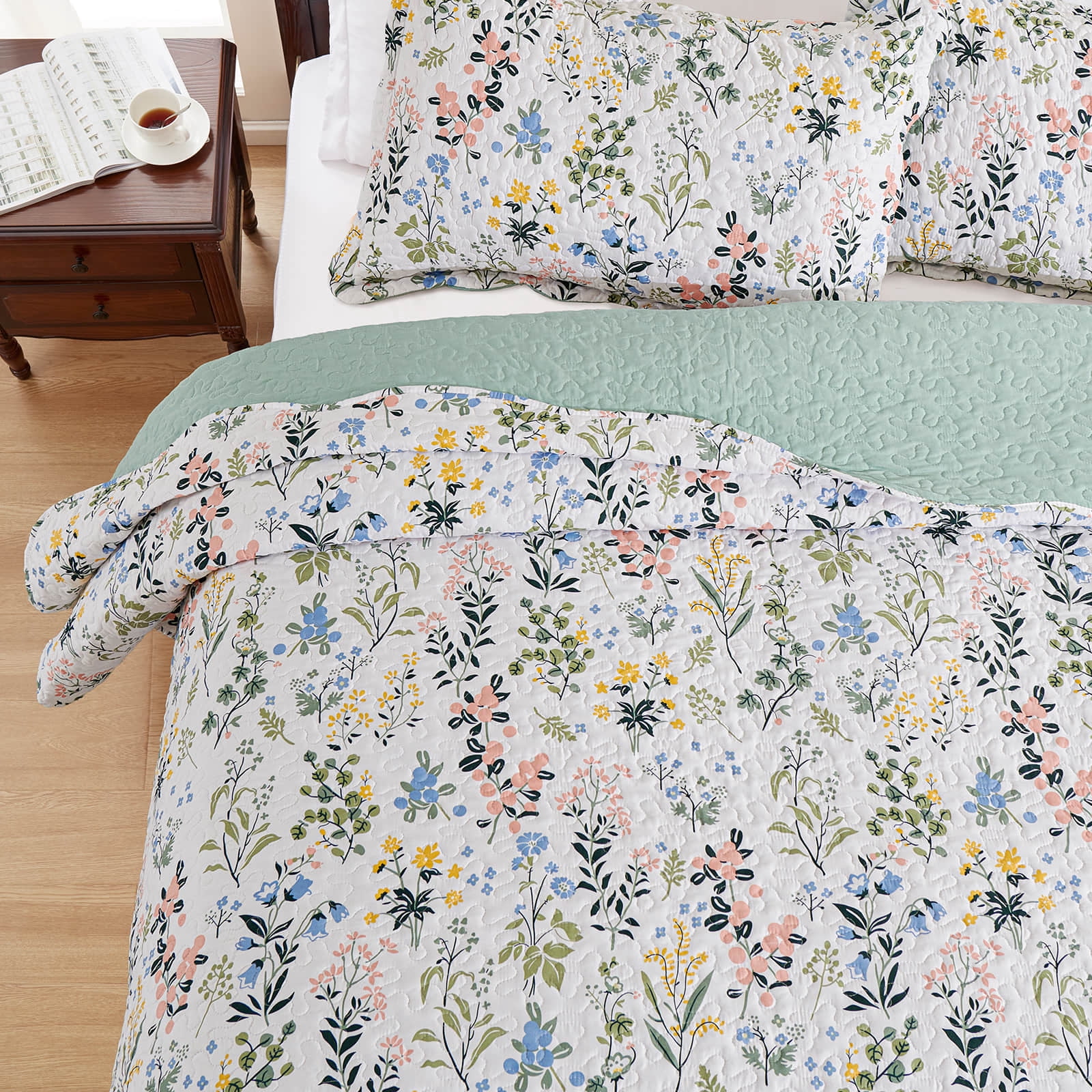 3-Piece Full/Queen Size Quilt Set - Floral Garden Style Bedspread Coverlet with 2 Pillow Shams, Microfiber