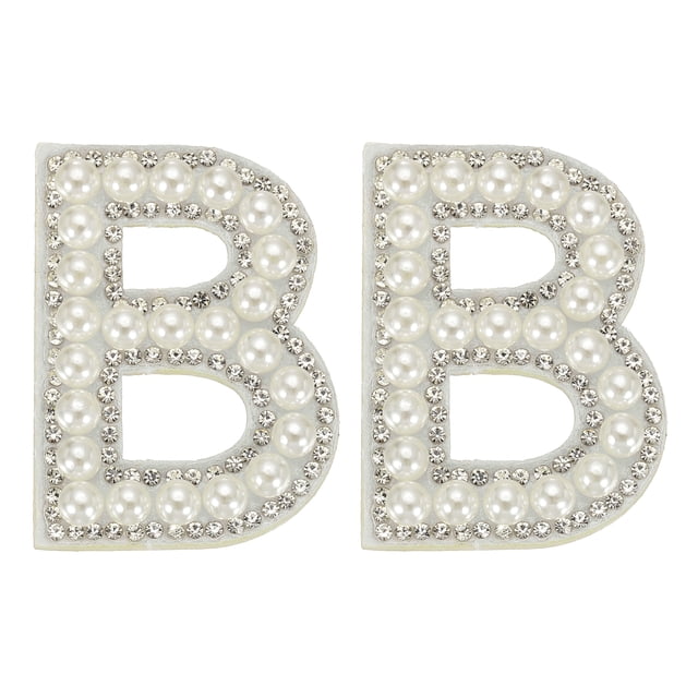 2Pcs Parches de Letras de Perlas para Planchar, Parches de Letras Adhesivas Bling Rhinestone para Aplicar en Ropa de Manualidades, Sombreros, Bolsas, Zapatos, Almohadas, Blanco