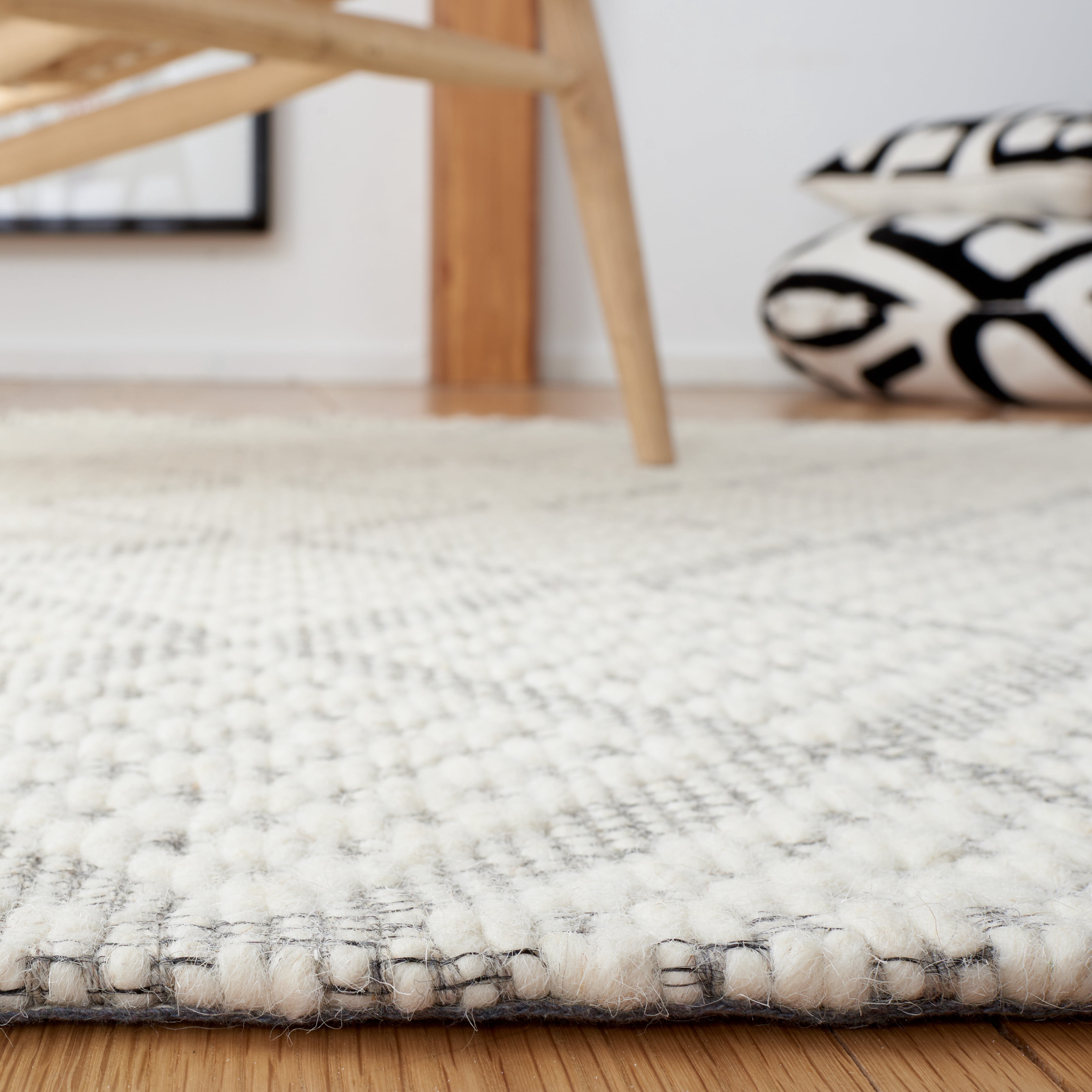SAFAVIEH Natura Ulric Diamond Area Rug, Ivory/Grey, 6' x 6' Round