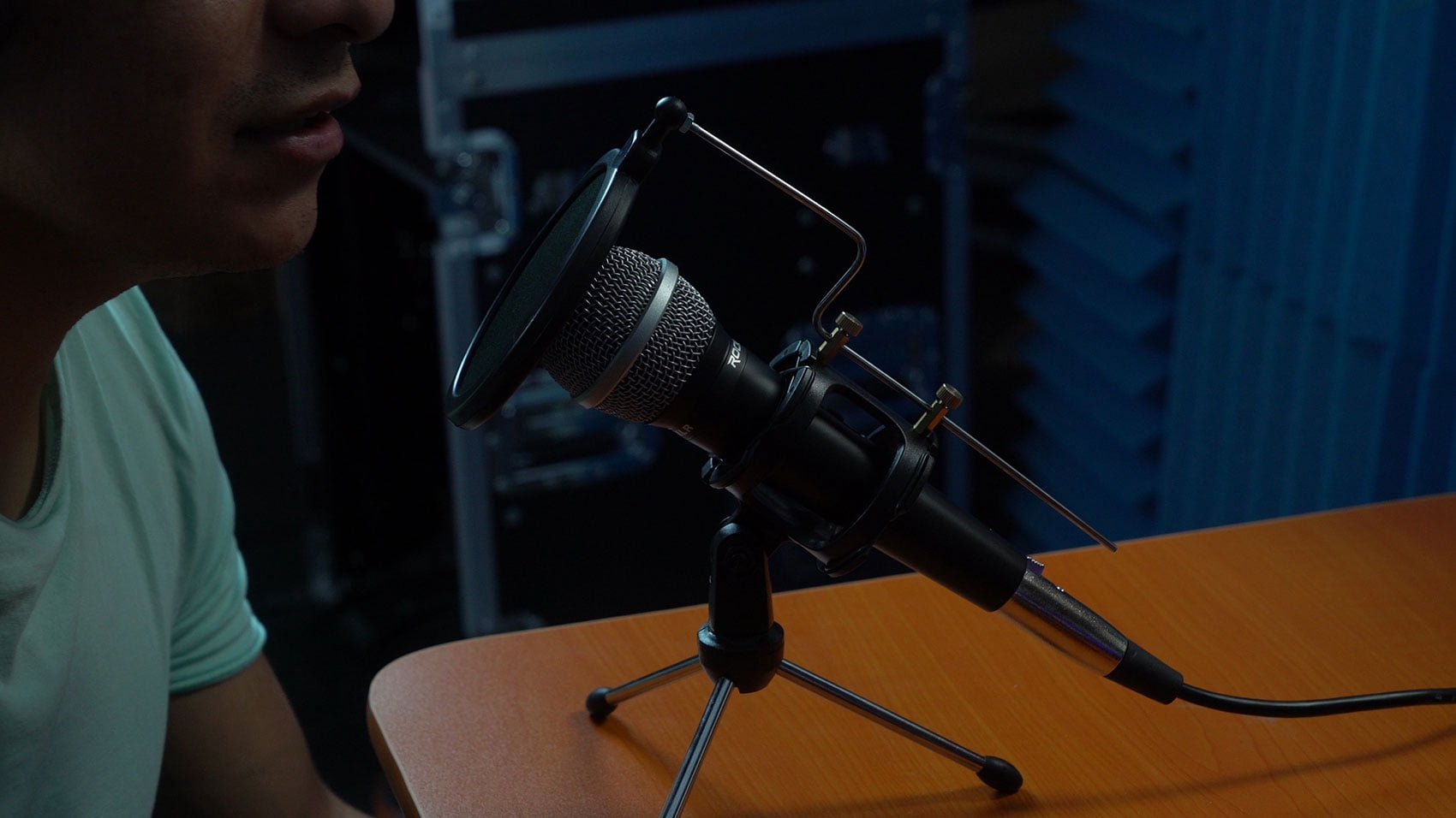 Rockville R-TRACK 1-Person Podcast Kit w/Dynamic Mic+Stand+Pop Filter+Headphones