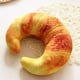 thumbnail image 1 of Cojín gigante de croissant con huesos de cereza, bolsa térmica, almohada de viaje para el cuello, cojín de peluche, 1 of 7