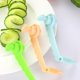 thumbnail image 5 of Juego de rebanadoras en espiral de verduras de 2 piezas - Cortador en espiral de cocina para papa, rábano, pepino, zanahoria - Herramienta manual de espiral de verduras con material ABS - Enrollador, 5 of 7