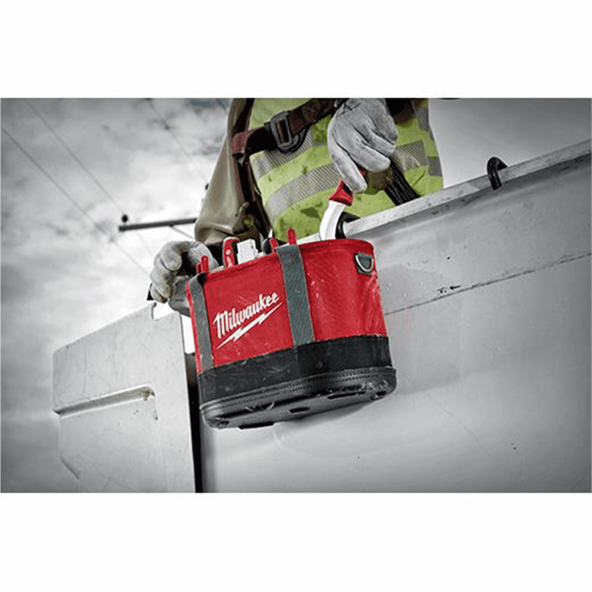 Milwaukee Tool Aerial Oval Bag
